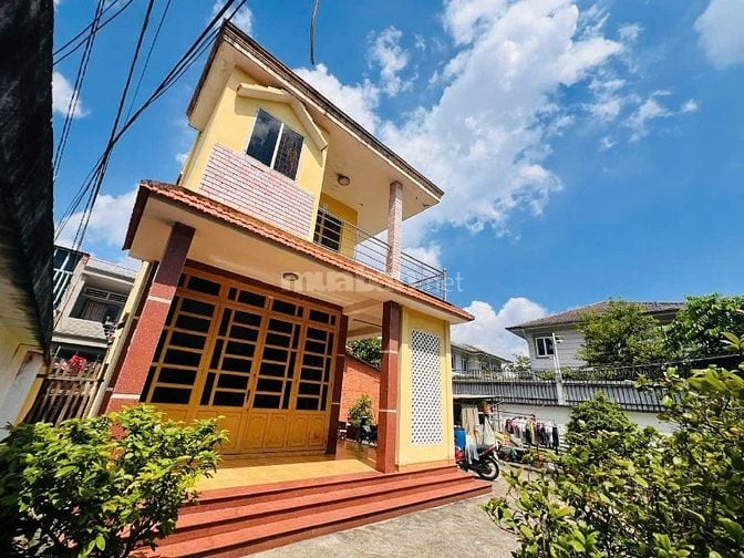 diện tích cực đẹp: Ngang 15m x Dài 20m = 300m², nằm ngay khu vực sầm u