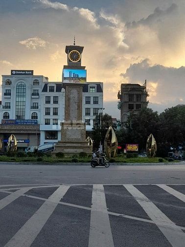 Cho thuê tầng 1,2,3,4 toà nhà siêu đẹp tại vòng xuyến Văn Giang, Hưng 