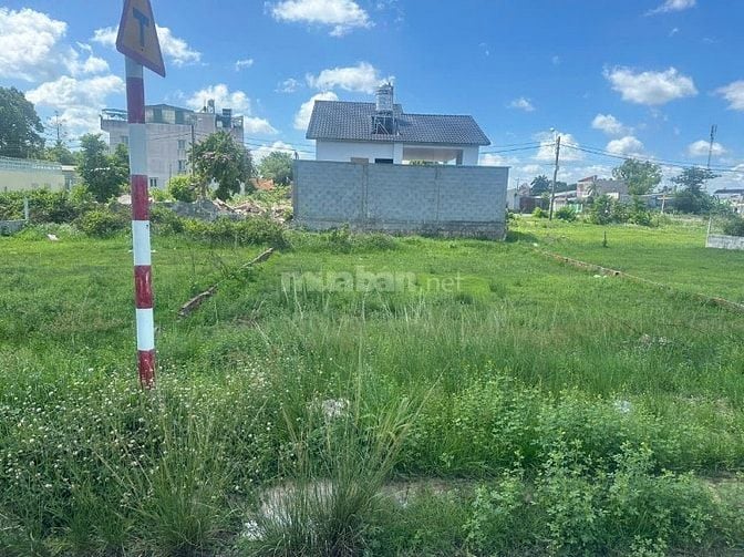 Gia đình có việc nên bán gấp 200m2 giá 400tr ngay TT Củ Chi