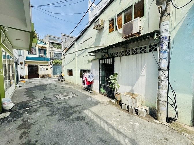 BÁN NHÀ CĂN GÓC HẺM 750 KHU VIP QUẬN PHÚ NHUẬN 