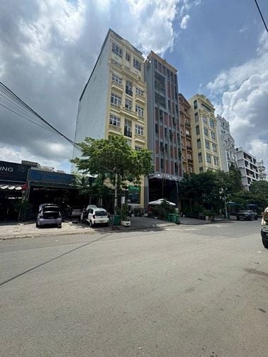 Bán tòa 9 tầng gồm 50 phòng .đường Cao Thị Chính P. Phú Thuận, Quận 7.