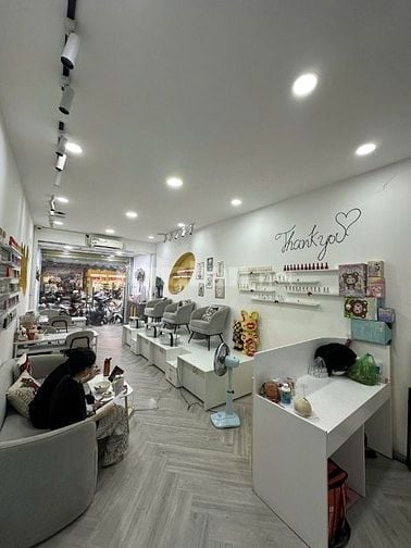 SANG TIỆM NAIL – NHÀ 2 TẦNG MẶT TIỀN TRƯƠNG VĨNH KÝ – 5 PHÒNG RIÊNG
