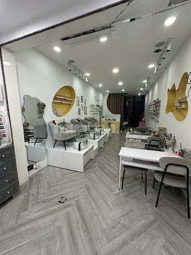 SANG TIỆM NAIL – NHÀ 2 TẦNG MẶT TIỀN TRƯƠNG VĨNH KÝ – 5 PHÒNG RIÊNG