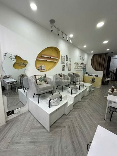 SANG TIỆM NAIL – NHÀ 2 TẦNG MẶT TIỀN TRƯƠNG VĨNH KÝ – 5 PHÒNG RIÊNG