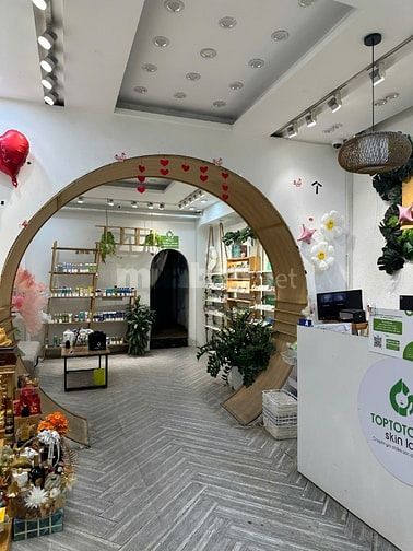 Cho thuê cả nhà hoặc lẻ từng tầng, nhà mặt phố Khâm Thiên, DT 100m2x7T