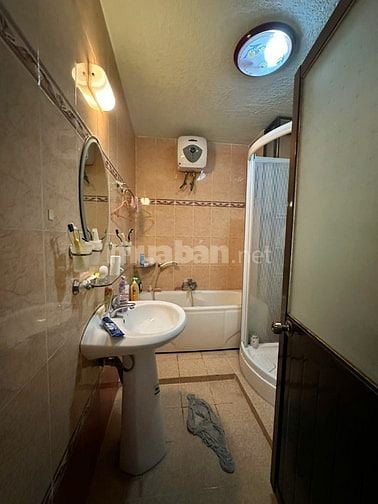 Chính chủ gửi bán gấp căn nhà 5 tầng mặt tiền Tân Định, Quận 1