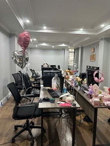 Cho thuê cả nhà hoặc lẻ từng tầng, nhà mặt phố Khâm Thiên, DT 100m2x7T