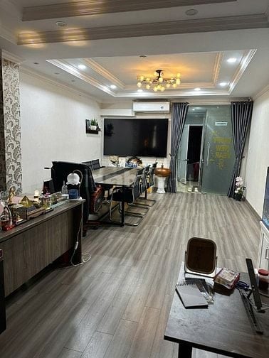 Cho thuê cả nhà hoặc lẻ từng tầng, nhà mặt phố Khâm Thiên, DT 100m2x7T
