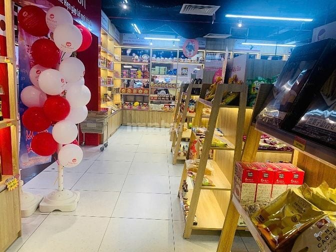 Cần tìm nam nữ thu ngân và phụ kho hàng dán tem tuổi 20-58 nhanh nhẹn