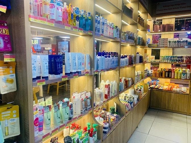 Cần tìm nam nữ thu ngân và phụ kho hàng dán tem tuổi 20-58 nhanh nhẹn