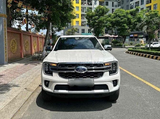 Ford Everest 2024 Titanium 2.0L 4x2 AT - 19000 km