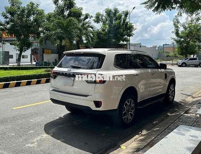Ford Everest 2024 Titanium 2.0L 4x2 AT - 19000 km