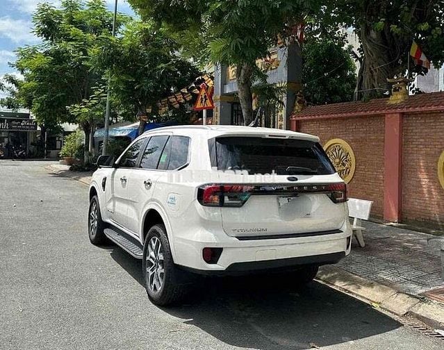 Ford Everest 2024 Titanium 2.0L 4x2 AT - 19000 km