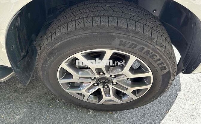 Ford Everest 2024 Titanium 2.0L 4x2 AT - 19000 km