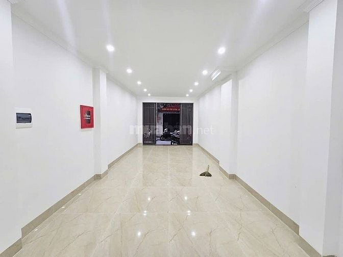 NHÀ TRUNG TÂM CẦU GIẤY 6 TẦNG Ô TÔ- KINH DOANH GẦN CHỢ SINH VIÊN 