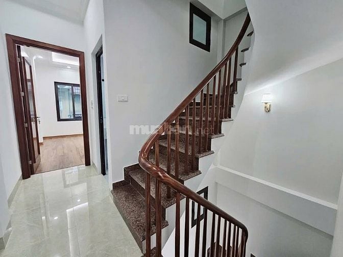 NHÀ TRUNG TÂM CẦU GIẤY 6 TẦNG Ô TÔ- KINH DOANH GẦN CHỢ SINH VIÊN 