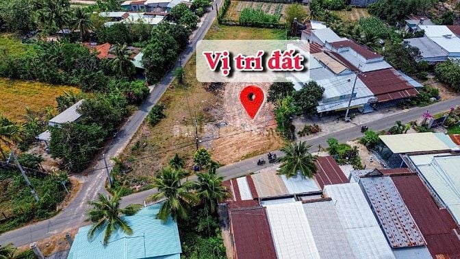 Chủ bán gấp lô thổ cư 250m, giá 2,2 tỷ đường nhụa 6m thông, shr