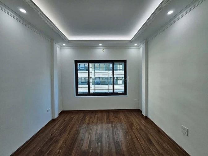 NHÀ TRUNG TÂM CẦU GIẤY 6 TẦNG Ô TÔ- KINH DOANH GẦN CHỢ SINH VIÊN 