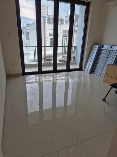 Nhà Tô Hiệu khu nhà lầu có công viên