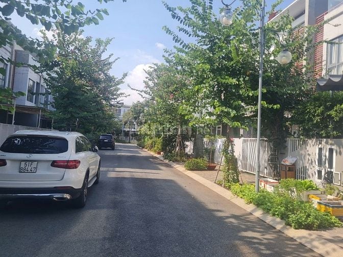 Biệt thự Phố Đông, đã hoàn thiện nội thất, 11,5 tỷ