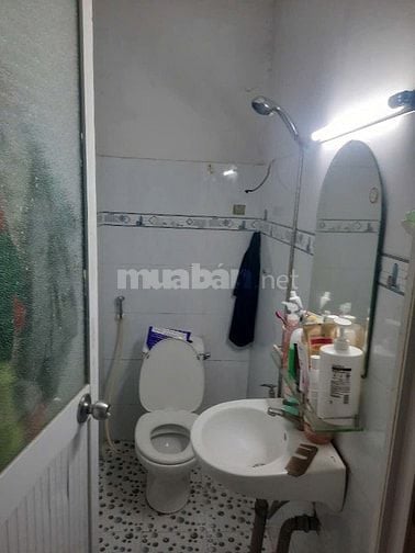 Hẻm 125 nguyễn thị tần P1Q8. 3,1x8m 3tỷ650. 