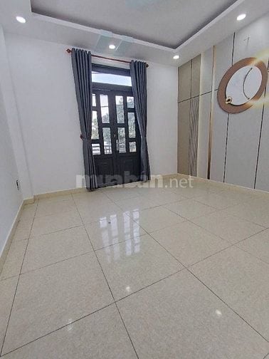 Bán Nhà Riêng tại Nguyễn Tất Thành, Quận 4, 4 tỷ, 60m2, view đẹp, chín