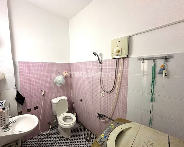 Nhượng lại phòng trọ full nội thất tại Phú Nhuận giá 4tr8, có ban công