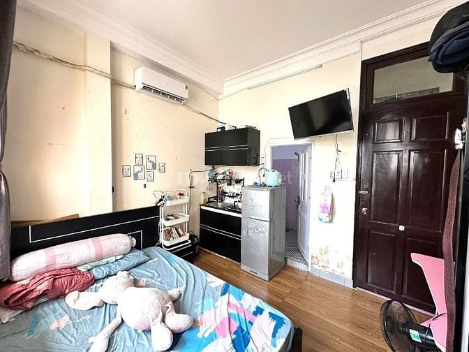 Nhượng lại phòng trọ full nội thất tại Phú Nhuận giá 4tr8, có ban công