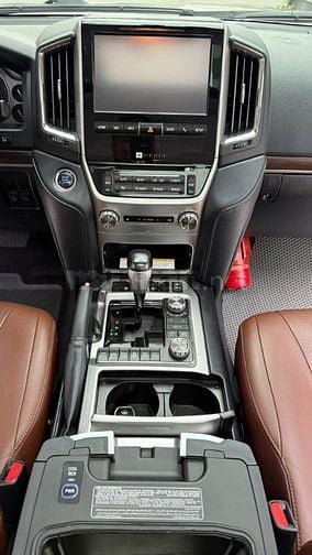 Bán Toyota Land Cruiser 4.6 VXR Trung Đông 2018