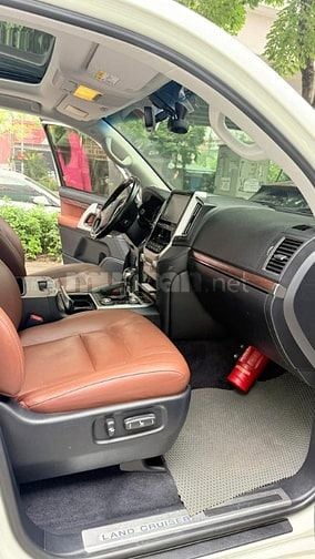 Bán Toyota Land Cruiser 4.6 VXR Trung Đông 2018