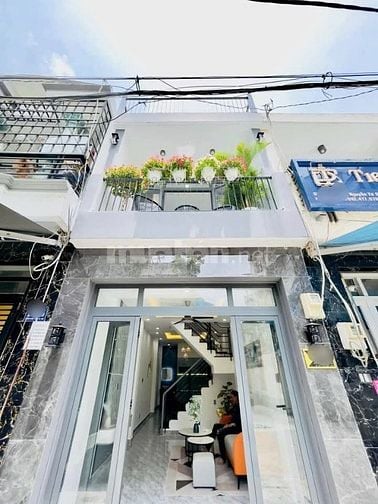 - Nguyễn Tư Giản, phường 12 , Gò Vấp .  