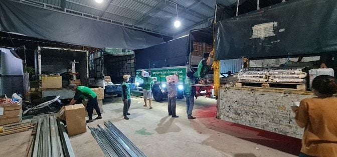 TUYỂN GẤP BỐC VÁC HÀNG HÓA LÊN XE