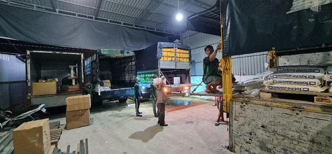 TUYỂN GẤP BỐC VÁC HÀNG HÓA LÊN XE