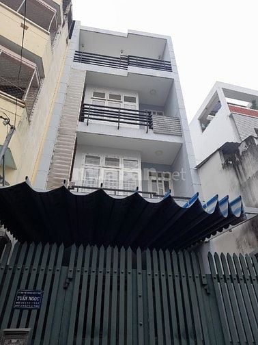 Phòng bancon  lầu 1 quận 3. full đồ ở liền.