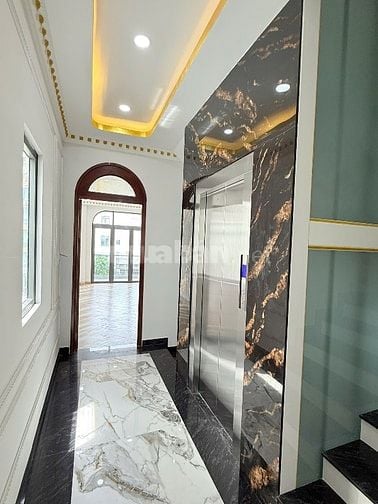 Nhà MTKD đường Song Hành dt 68m2 nhà 6 tấm m(có thang máy) giá 13.9 tỷ