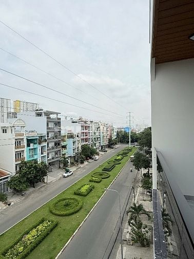 Nhà MTKD đường Song Hành dt 68m2 nhà 6 tấm m(có thang máy) giá 13.9 tỷ