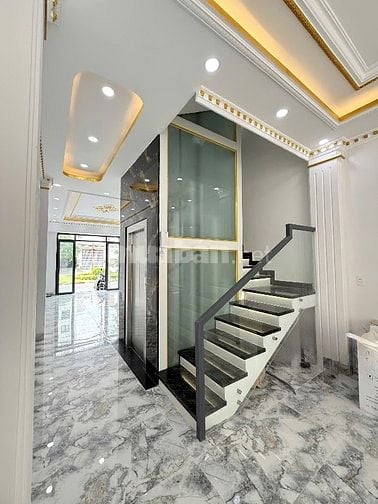 Nhà MTKD đường Song Hành dt 68m2 nhà 6 tấm m(có thang máy) giá 13.9 tỷ