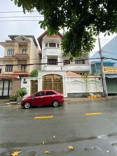Biệt thự mặt tiền Đông Hưng Thuận 17, Q12, DT 12x19m, 4 Tầng, Mái ngói
