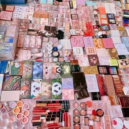 Shop mỹ phẩm Hương Thị và qùa lưu niệm cần tuyển 2 bán hàng + 1 tạp vụ