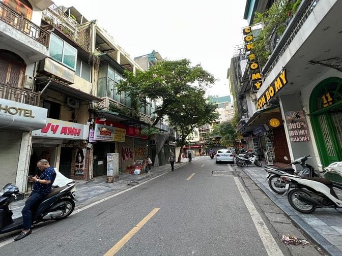 Mặt phố Hàng Bè - CHỢ NHÀ GIÀU giá 28 tỷ, 70m2, KD đông đúc