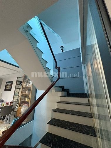 Bán nhà 4 tầng nguyên Hồng phường 11 bình Thạnh 