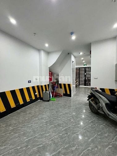 Bán căn hộ dịch vụ ,6 tầng thang máy  Vương Thừa Vũ 12,8 tỷ