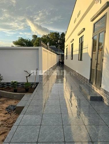 Bán nhà có vườn phía sau nhà rộng rãi 144m2 thị trấn củ chi giá 760tr