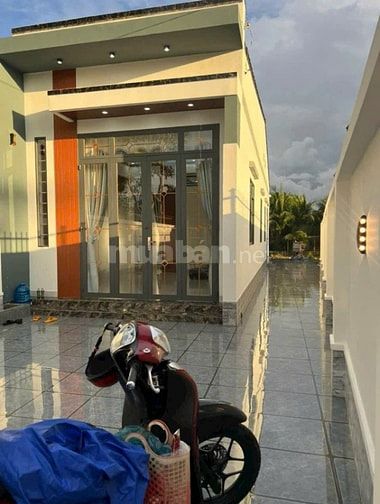 Bán nhà có vườn phía sau nhà rộng rãi 144m2 thị trấn củ chi giá 760tr