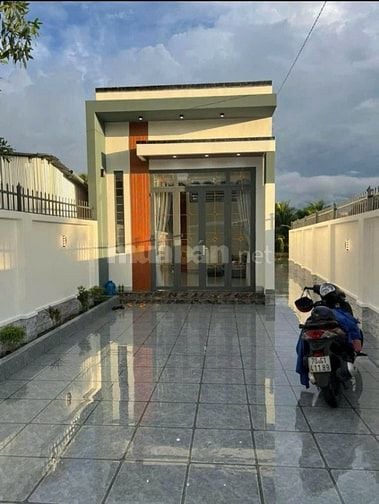 Bán nhà có vườn phía sau nhà rộng rãi 144m2 thị trấn củ chi giá 760tr