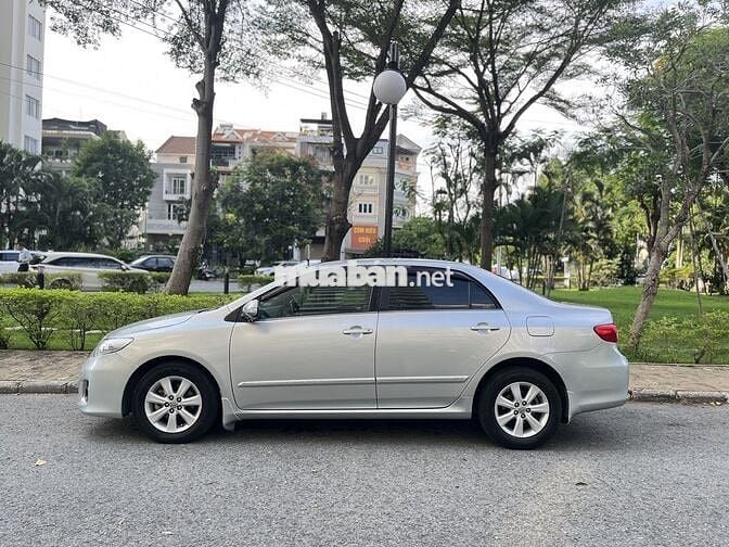 Toyota Altis 2010 1.8 AT 88.000km mẫu 2011