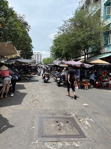 MẶT TIỀN CHỢ HOÀ BÌNH – TRUNG TÂM VÀNG QUẬN 5 – KINH DOANH BẤT BẠI