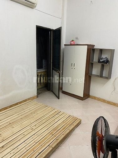 Phòng có ban công, Cầu Giấy, đủ đồ, 2,4tr