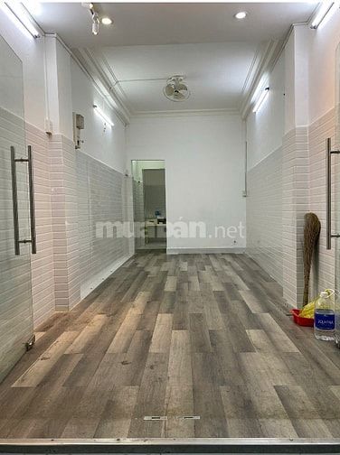  Cho thuê nguyên căn nhà, vị trí đẹp, mặt tiền KD các ngành hàng
