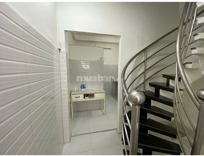  Cho thuê nguyên căn nhà, vị trí đẹp, mặt tiền KD các ngành hàng